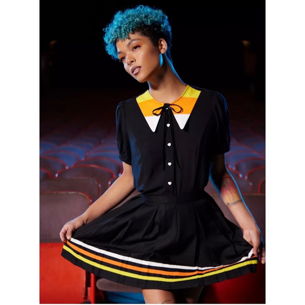 Social Collision Women‎ Small Candy Corn Collar Heart Button Blouse Black Witchy